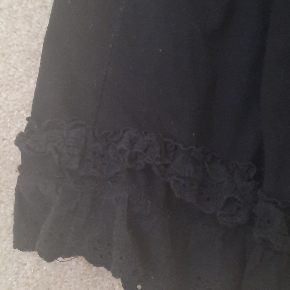 Skirt‎ - Picture 2 of 4
